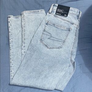 American eagle Light Wash High-Rise Mom Jeans